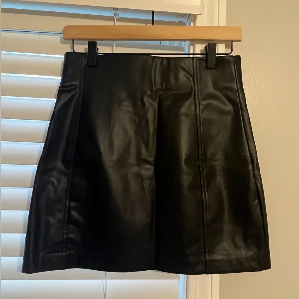 Zara New With Tags Black Leather Skirt in Size Medium